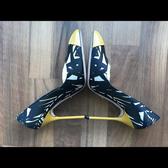 SERGIO ROSSI Godiva Pump. - Picture 7 of 8